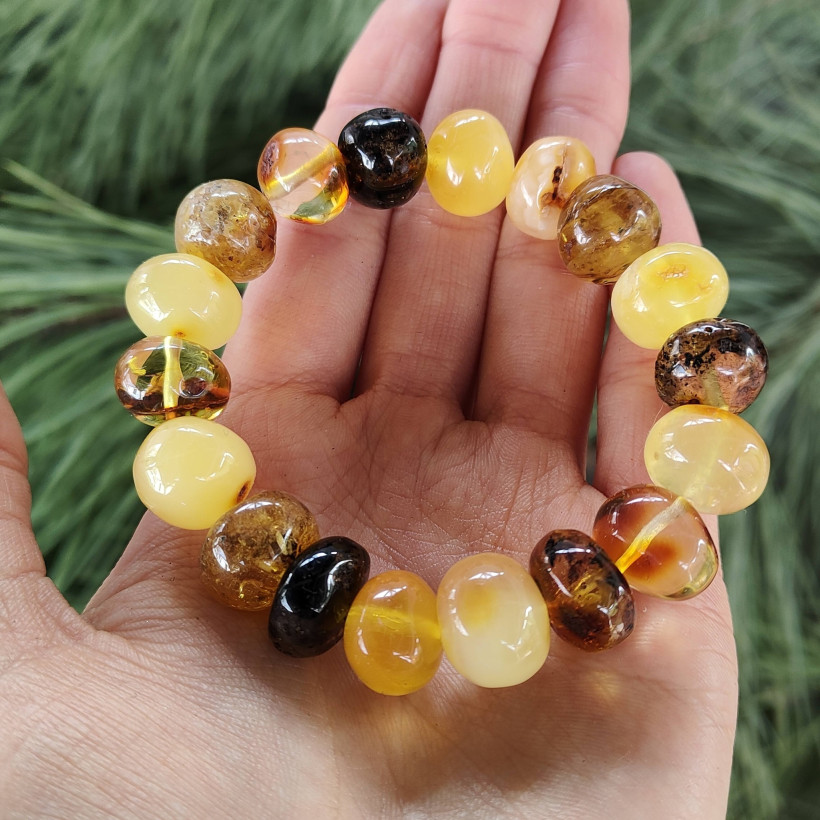 Unikatowa bransoletka z bryłek bursztynu bałtyckiego, wielobarwna biżuteria handmade, naturalny bursztyn mleczny, koniakowy i miodowy, prezent dla niej