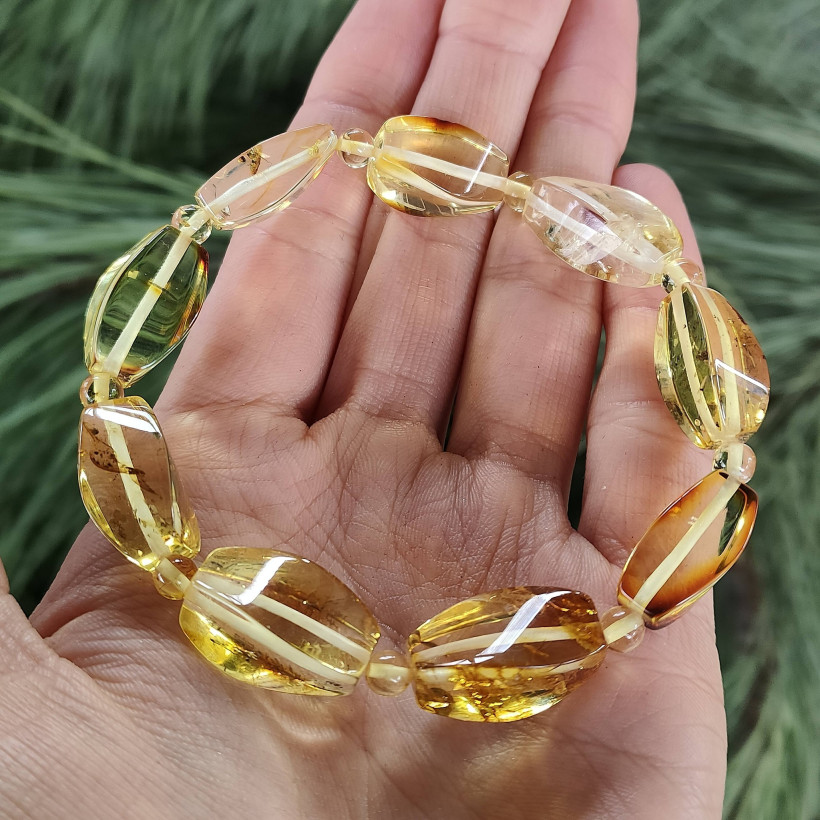 Elegancka bransoletka z przejrzystego bursztynu bałtyckiego, miodowe bryłki z naturalnymi inkluzjami, unikalna biżuteria handmade, luksusowy prezent dla niej
