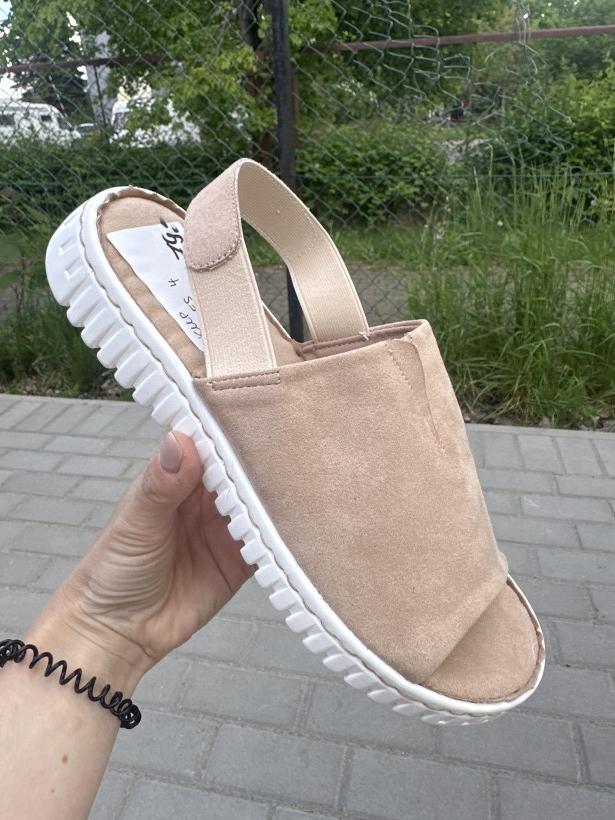 VICES 4 sandał na gumce zabudowany kolor beżowy X3135-42 beige