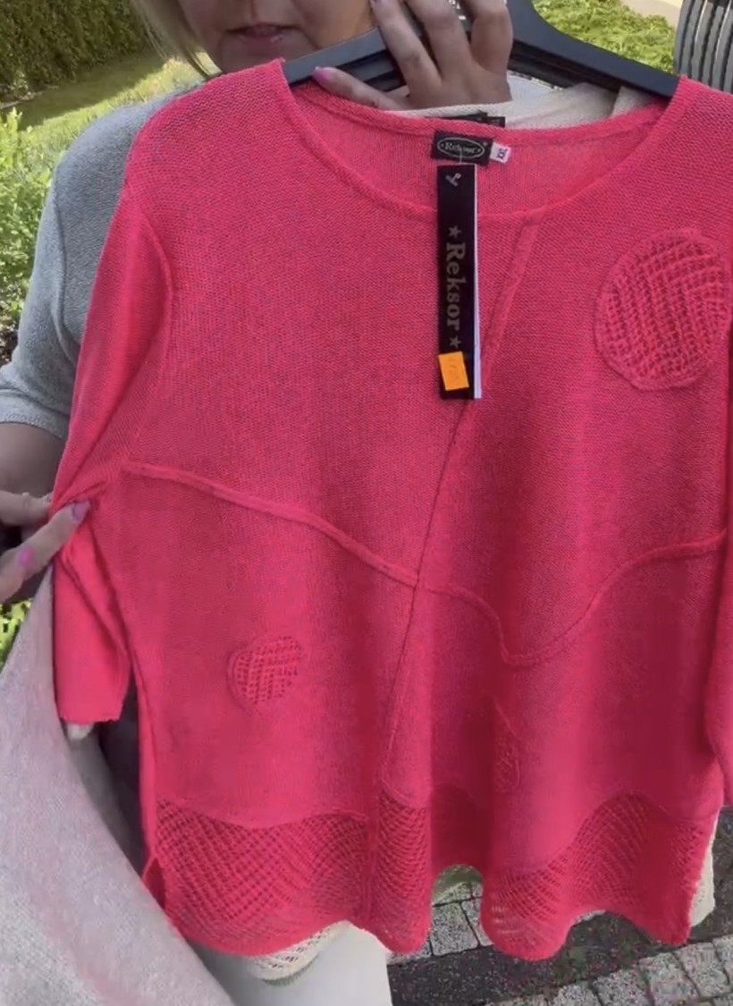 Sweterek , dół ażurowy , guziki na rękawach - różowy,2XL- 17293 - NATALIA
