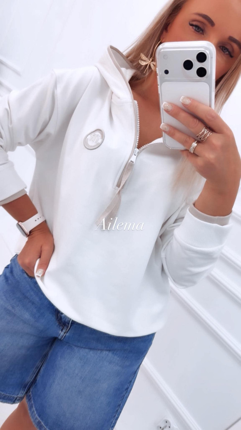 Bluza Megi B2838 z kapturem z naszywką, długi rękaw 