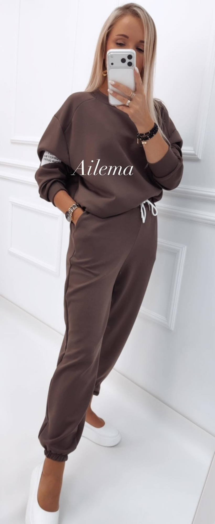 Komplet dresowy KM766 bluza z naszywką i spodnie ze ściągaczem