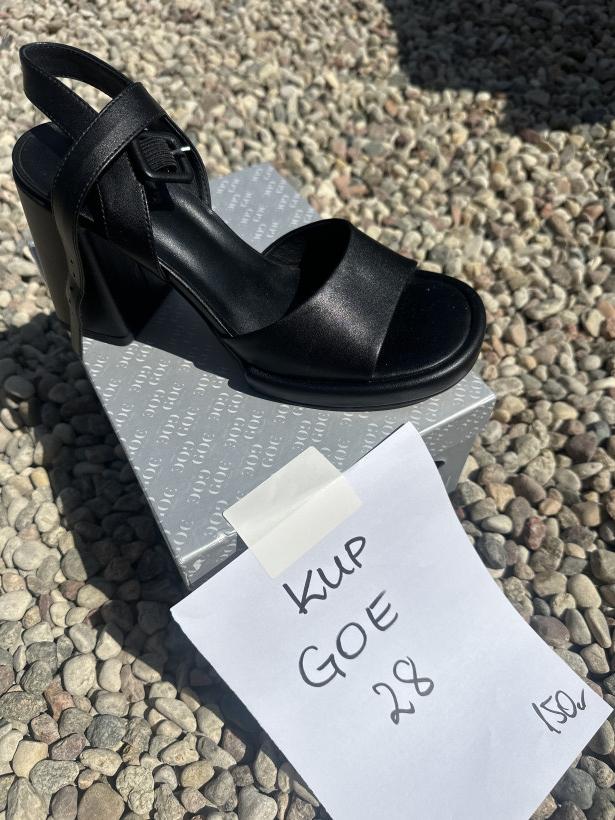GOE 28 sandał rr2n4246 czarny sandał na klocku 