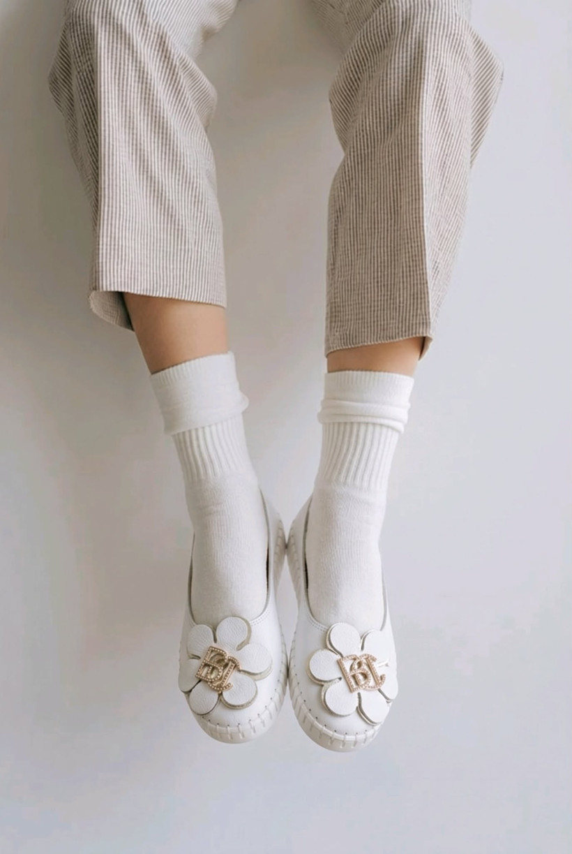 Buty Booci kwiatek biały