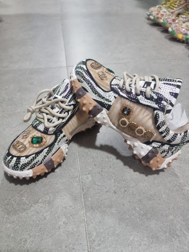 Sapatilha brilho creme/zebra