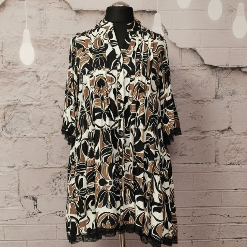 Sukienka koszulowa plus size z wiskozy Stella – włoska sukienka w literę A z koronką