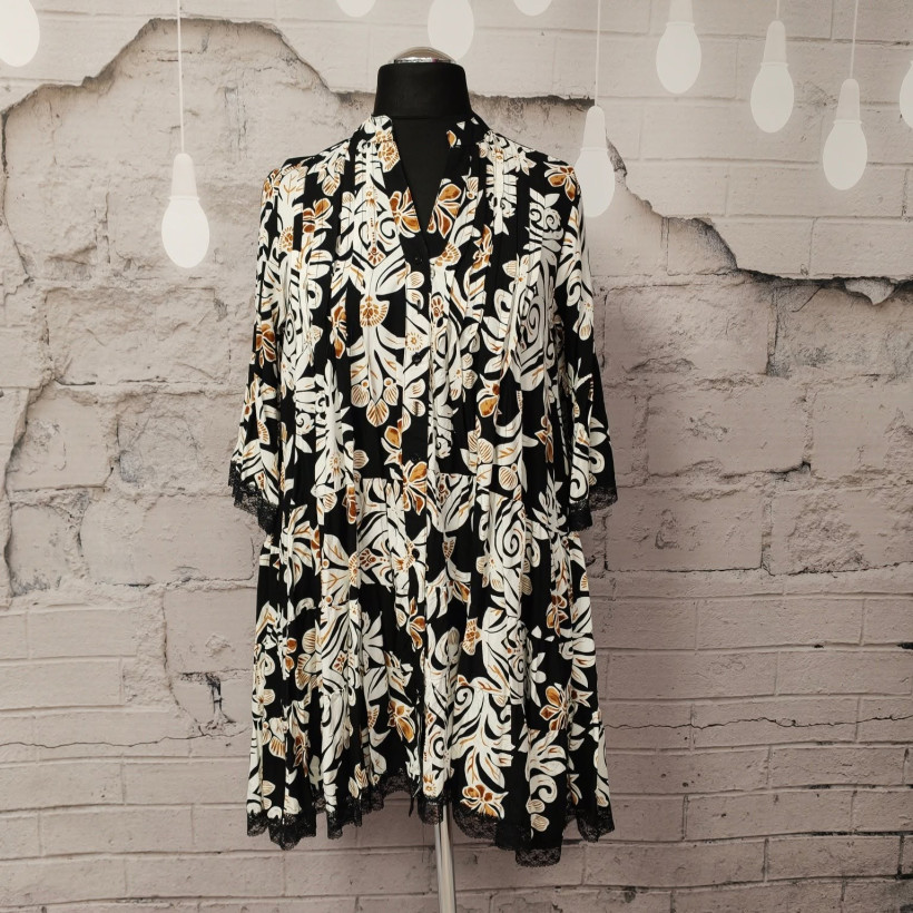Sukienka koszulowa plus size Stella czarno-biała – włoska sukienka z wiskozy z koronką