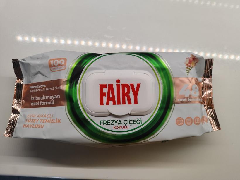 Fairy Chusteczki Czyszczące 100 szt. – Zapach Frezji