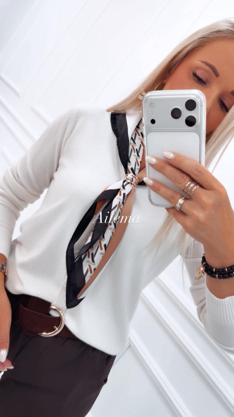 Sweter zapinany na guziki G659 z ozdobną gawroszką