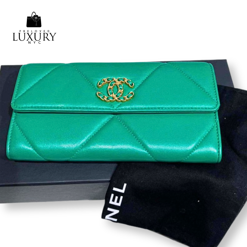 CHANEL 19 Bi-Fold Long Wallet