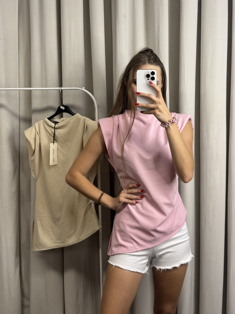 Bluzka z poduszkami na ramionach elegancka 