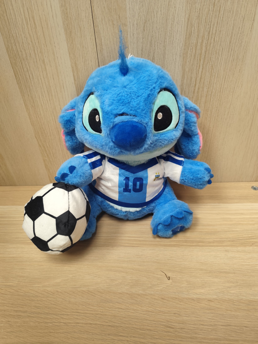 43409 Misiek STITCH z piłką