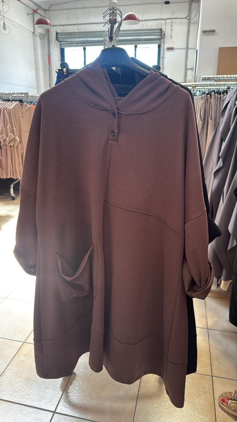 Italia nr 17 - Bluza/tunika jednokolorowa z kapturem - 26250 - czekolada