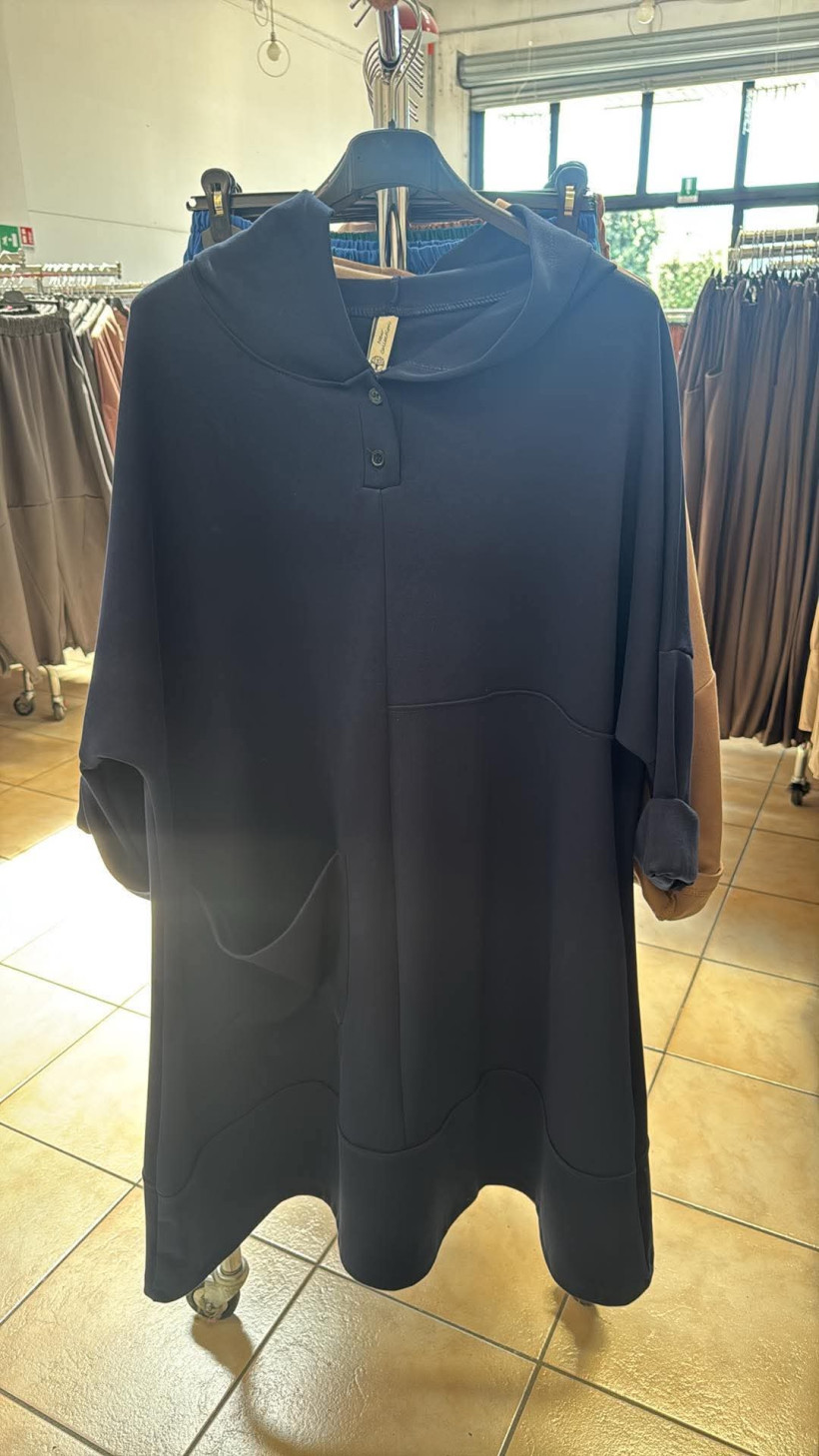 Italia nr 17 - Bluza/tunika jednokolorowa z kapturem - 26250 -  granat