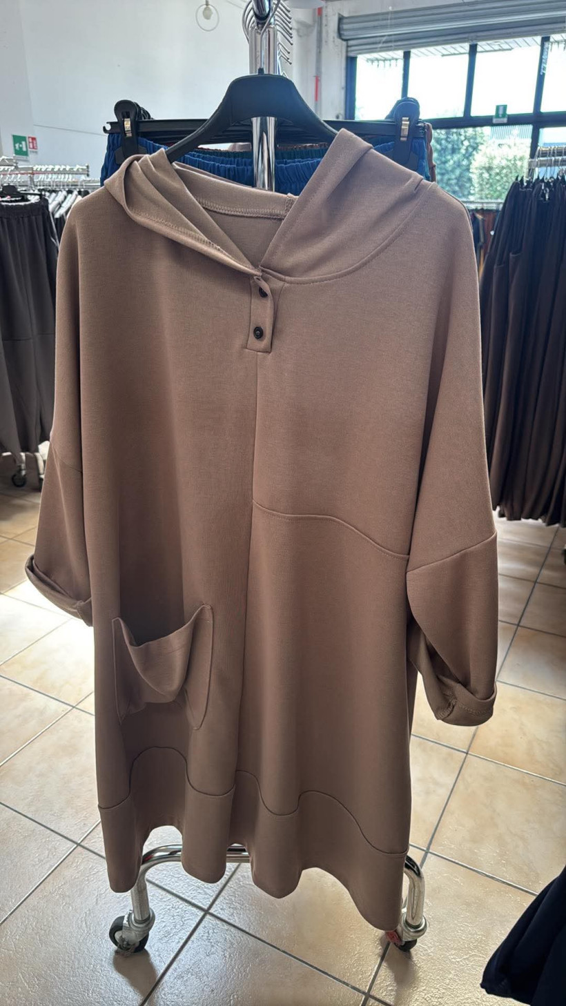 Italia nr 17 - Bluza/tunika jednokolorowa z kapturem - 26250 - fango