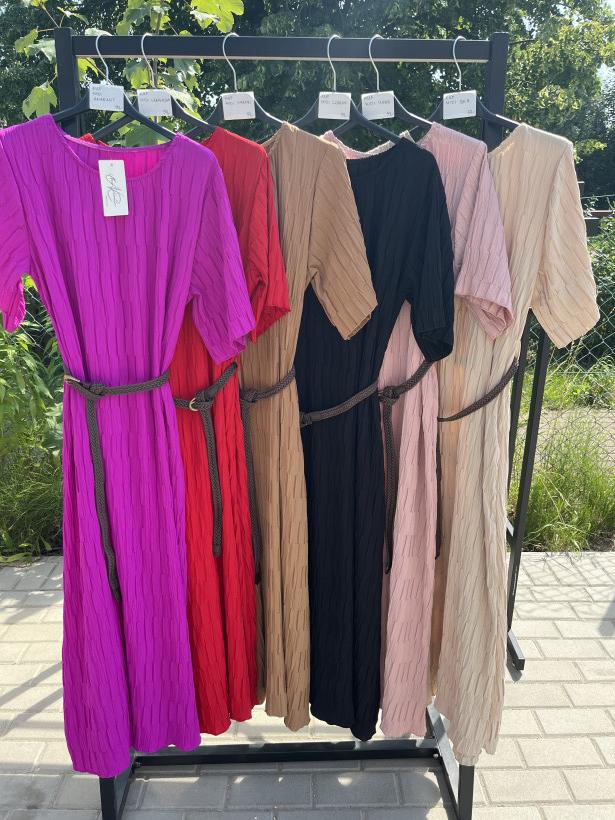 MIDI sukienka długa marszczona z krótkim rękawem z paskiem rozmiar uni
