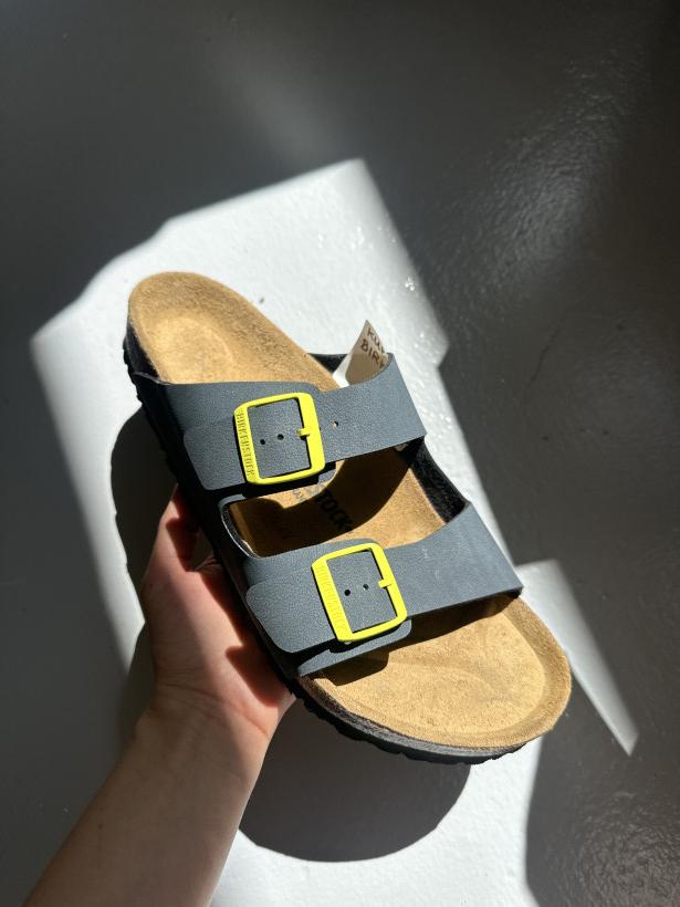 BIRKEN 5 klapek arizona birkenstock 1021234 regular fit basalt granatowy laczek żółte klamry