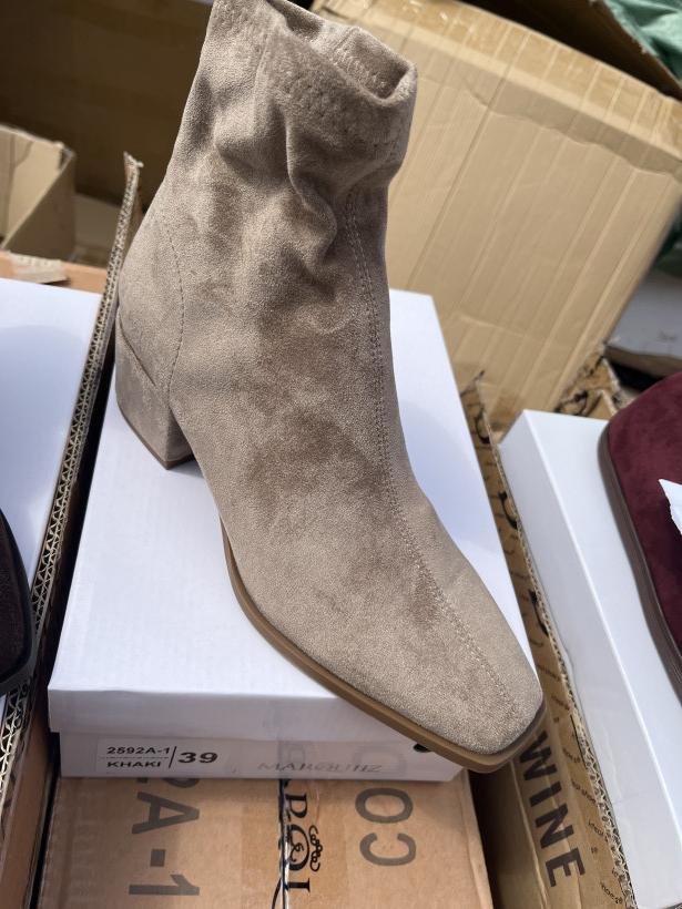 GRACJA 22 - zamszowy niski botek na klocku IDEAL 2592A-1 KHAKI