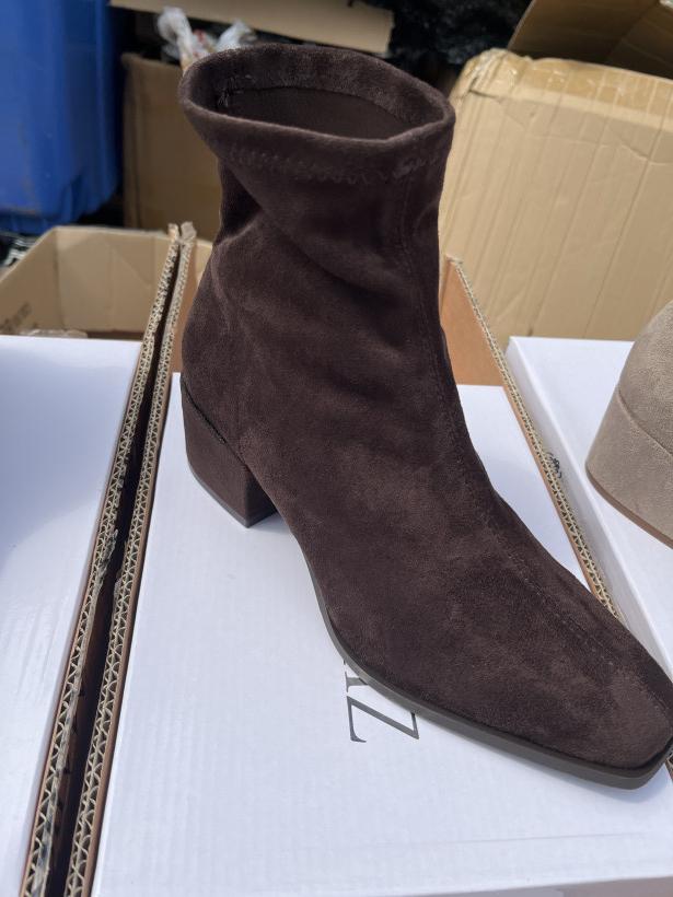 GRACJA 23 - zamszowy niski botek na klocku IDEAL 2592A-1 BROWN