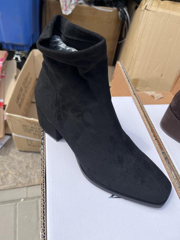 GRACJA 24 - zamszowy niski botek na klocku IDEAL 2592A-1 BLACK