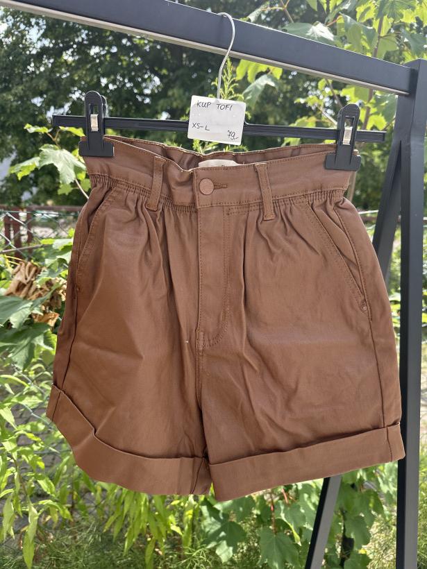 TOFI krótkie spodenki karmelowe eko skóraRE-DRESS 2589-K
