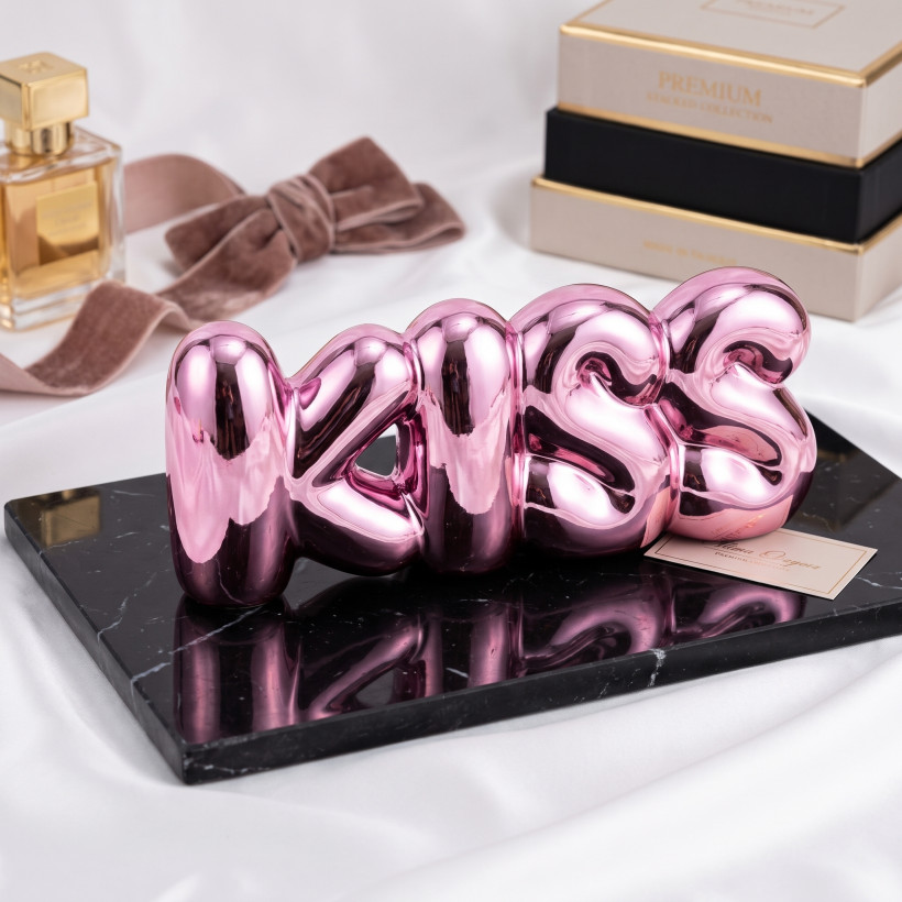 Ceramiczna dekoracja „KISS” – różowe złoto 21cm