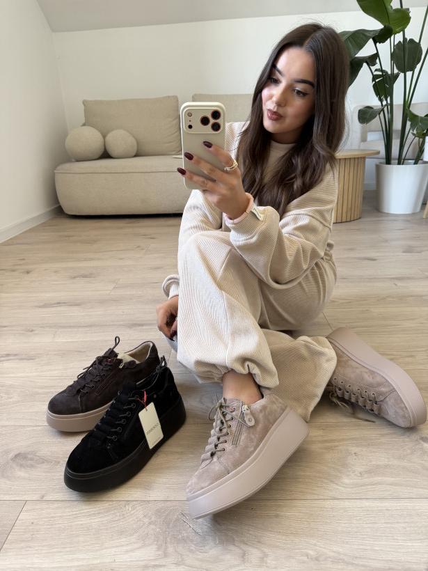SNEAKERSY 1209