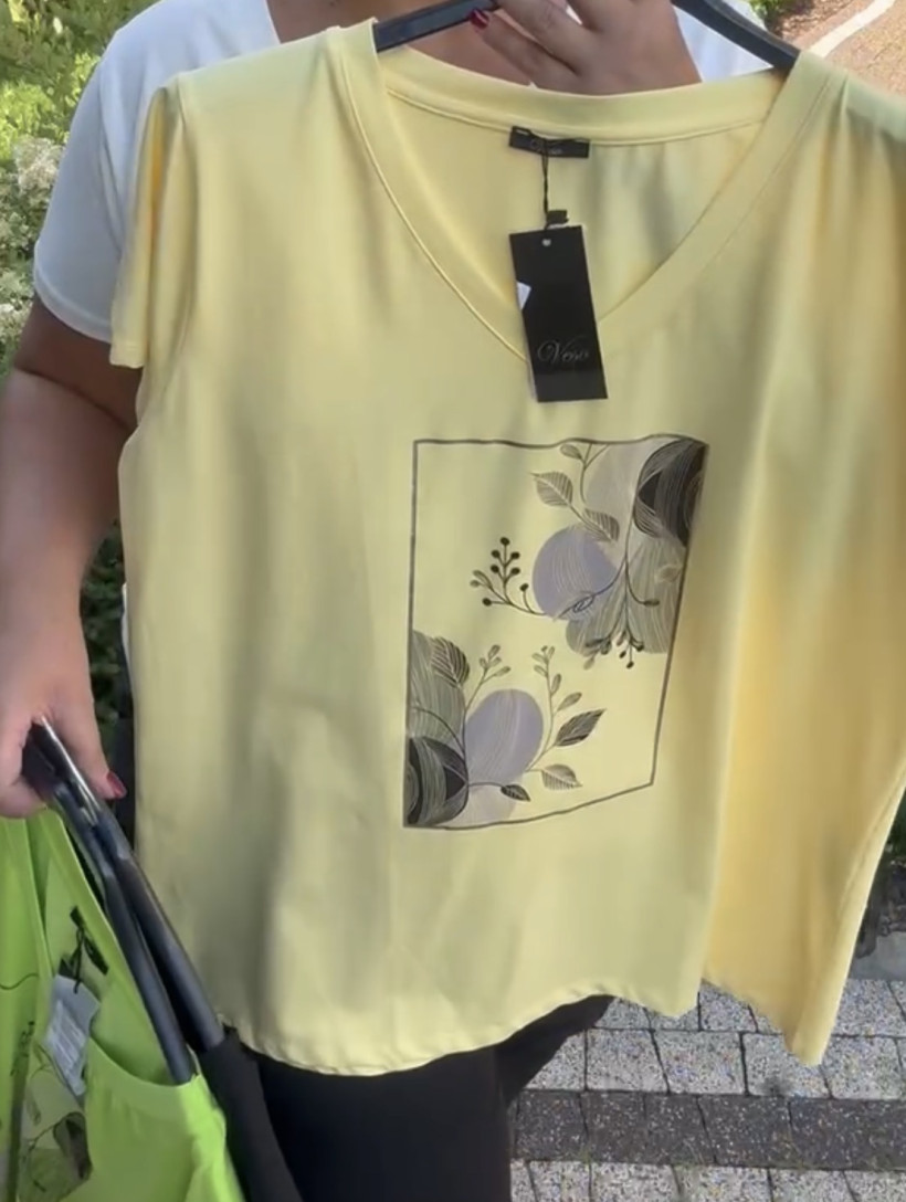 Bluzka jednokolorowa w serek, wzór liście, veso - 9396 - żółta