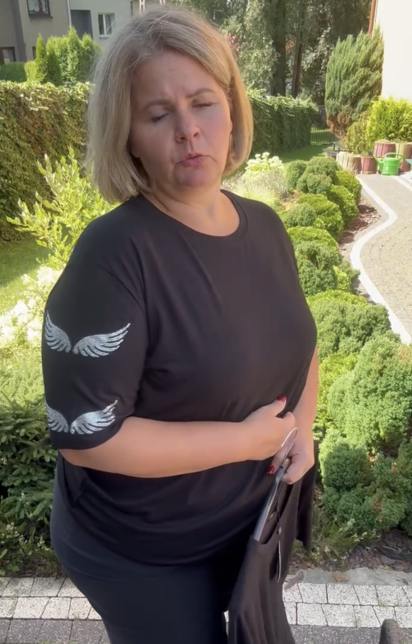 Bluzka jednokolorowa , skrzydła z cyrkonii na rękawkach - 26642