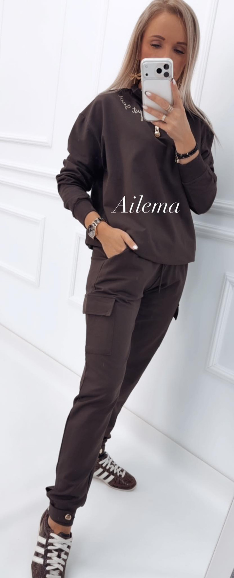 Komplet dresowy Megi T2287 bluza zamek dekolt i spodnie 
