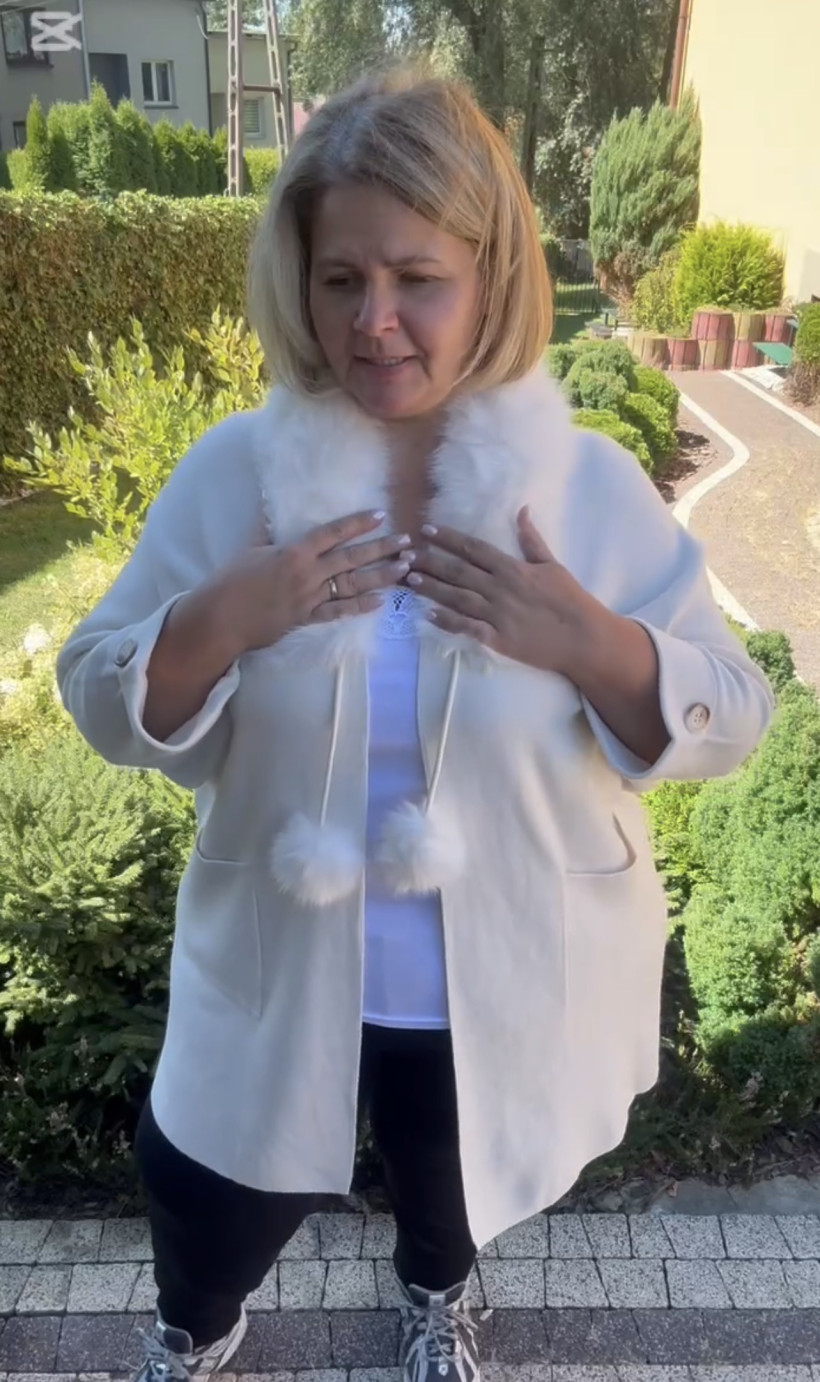 Sweter / narzutka z odpinanym kożuszkiem - 573