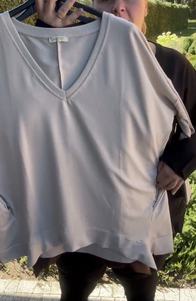 Bluza jednokolorowa , dekolt w serek - myzem - 541