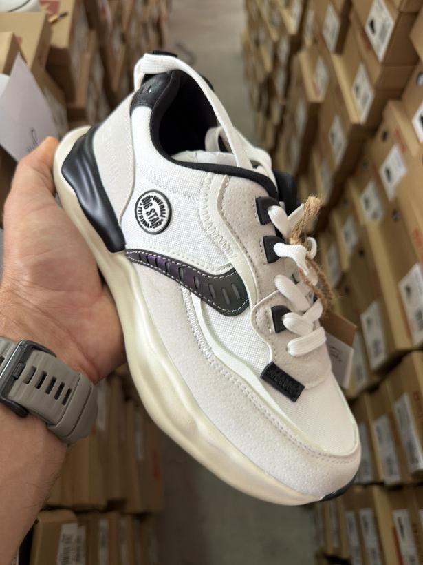but 17 damski adidas bialy kk274098