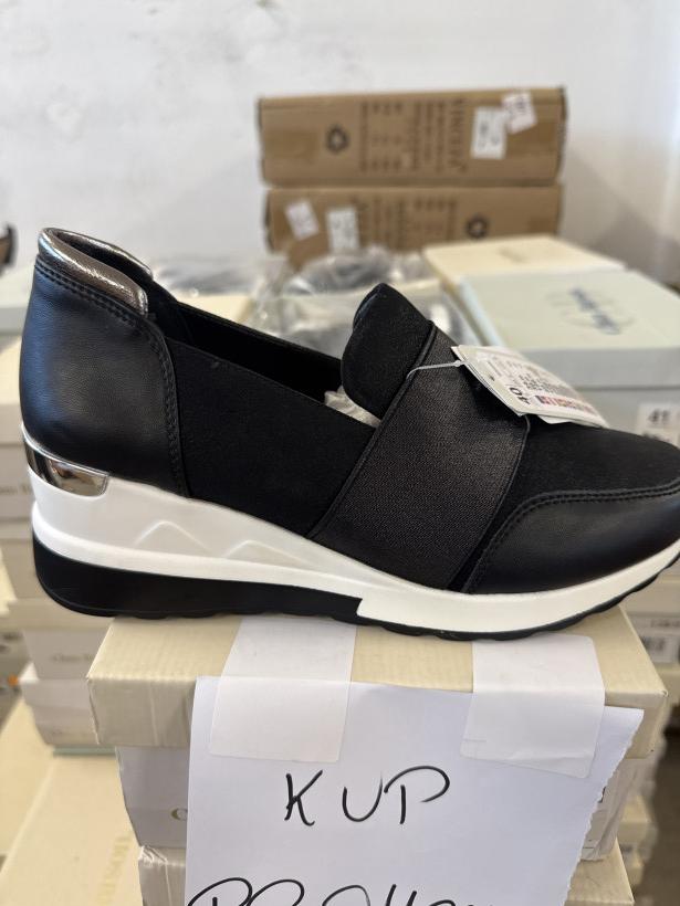 PROMOCJA czarny but na klinie z guma Clara Barson WS2229-22
