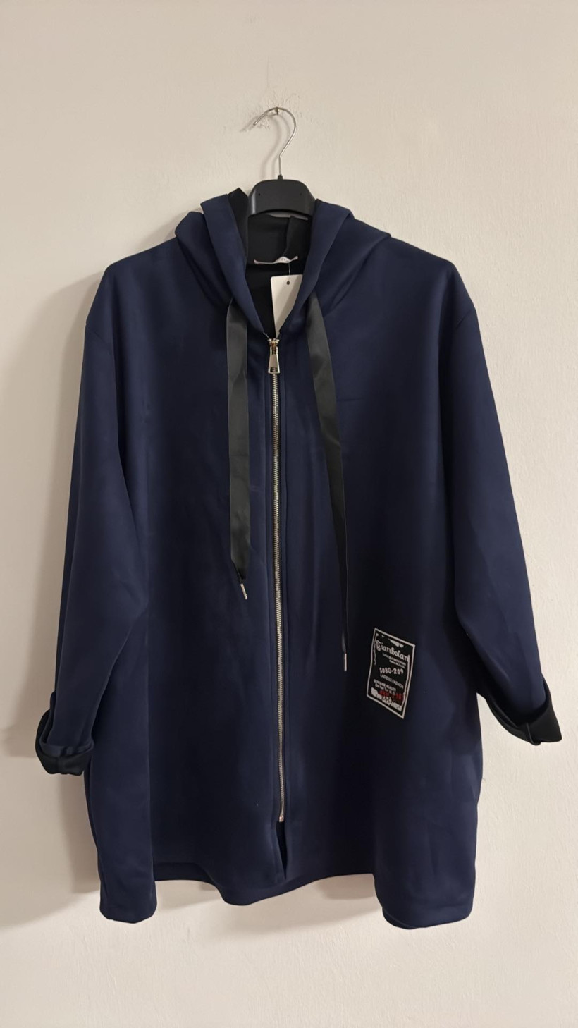 Italia nr 18 - Bluza jednokolorowa z kapturem na zamek - 5575 