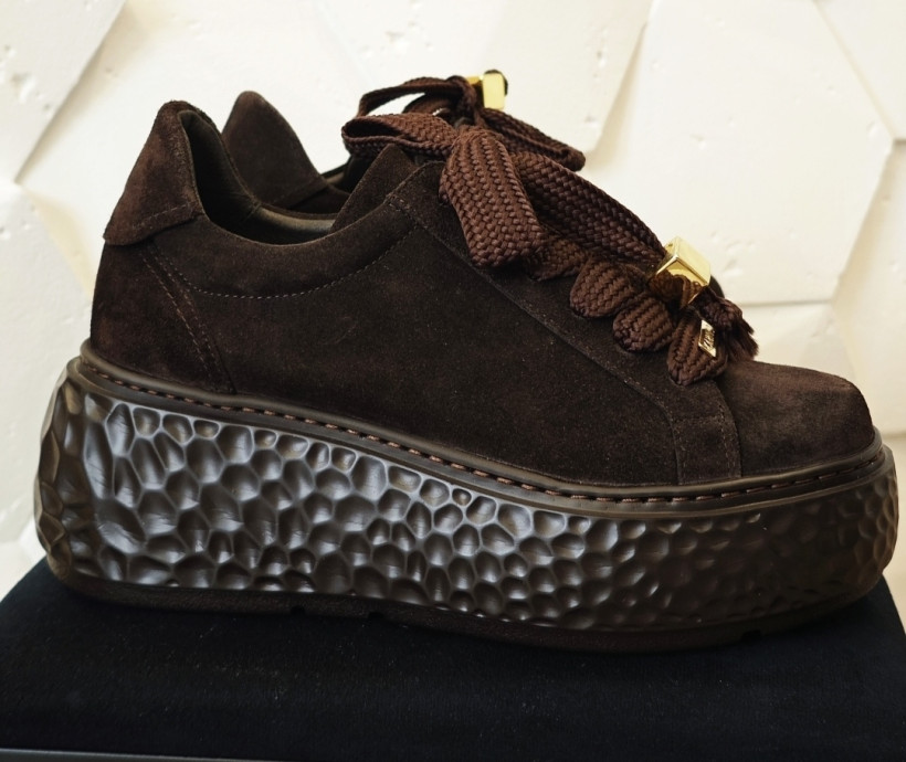 Sneakersy na koturnie czekolada zamsz 6081