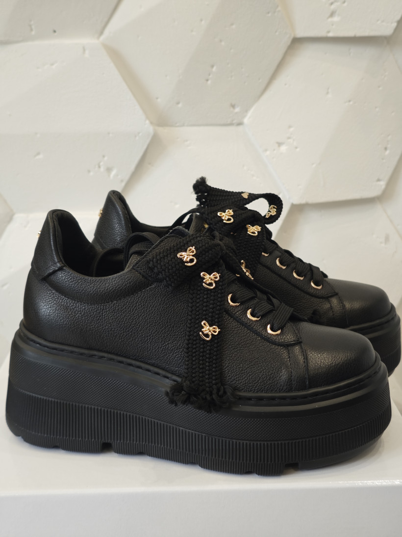 Sneakersy na koturnie z kokardkami 6161