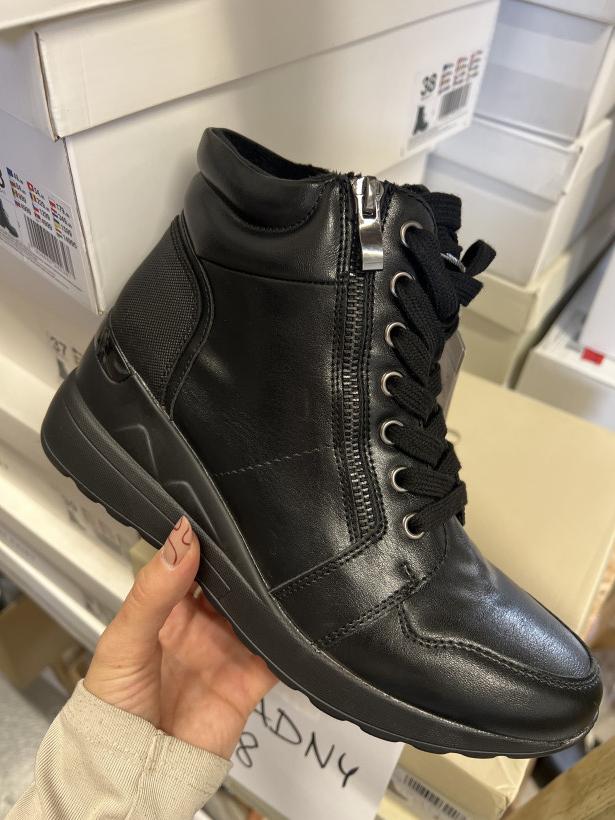 ŁADNY 8 adik clara barson betrix ws5251-01 czarny adidas na klinie ocieplany
