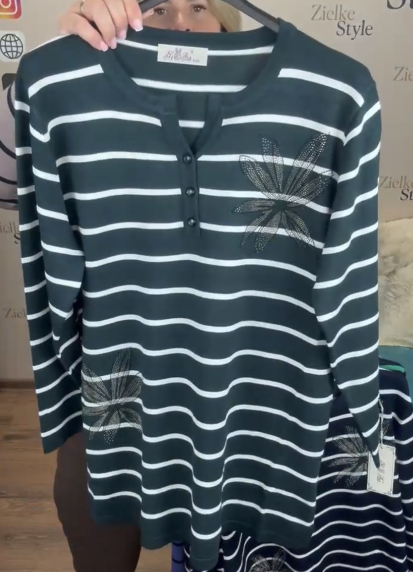 Sweterek w paski, cyrkoniowe kwiaty, zapinany dekold na guziki (m/l, xl/2xl) - 7625
