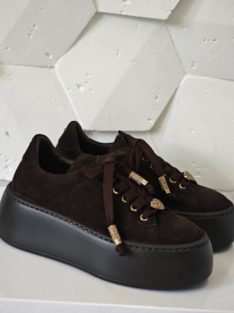 Sneakersy na koturnie z cyrkoniami czekolada zamsz