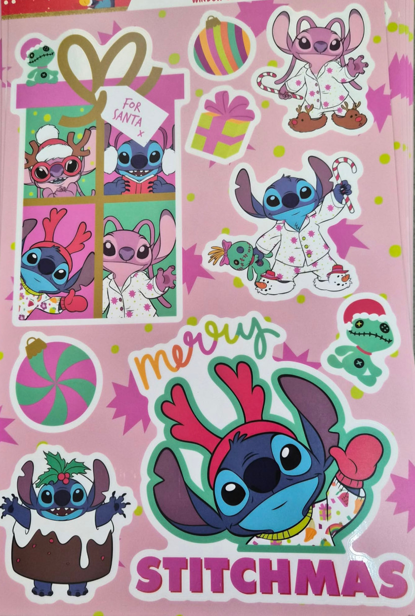 Świąteczne naklejki na okno Disney –Stitch i Angel – zestaw dekoracyjny