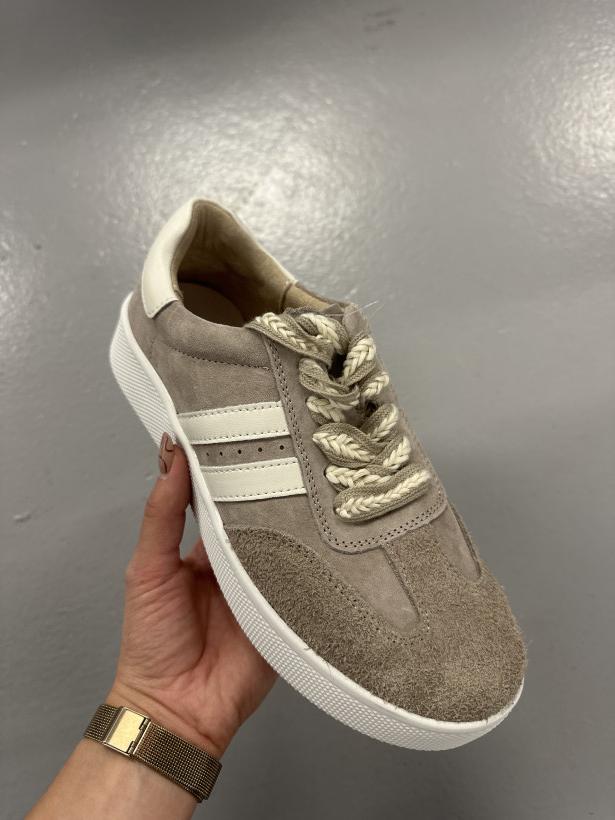 Filip 10 Adidas beżowa samba zamszowa filippo dp7512/26 be