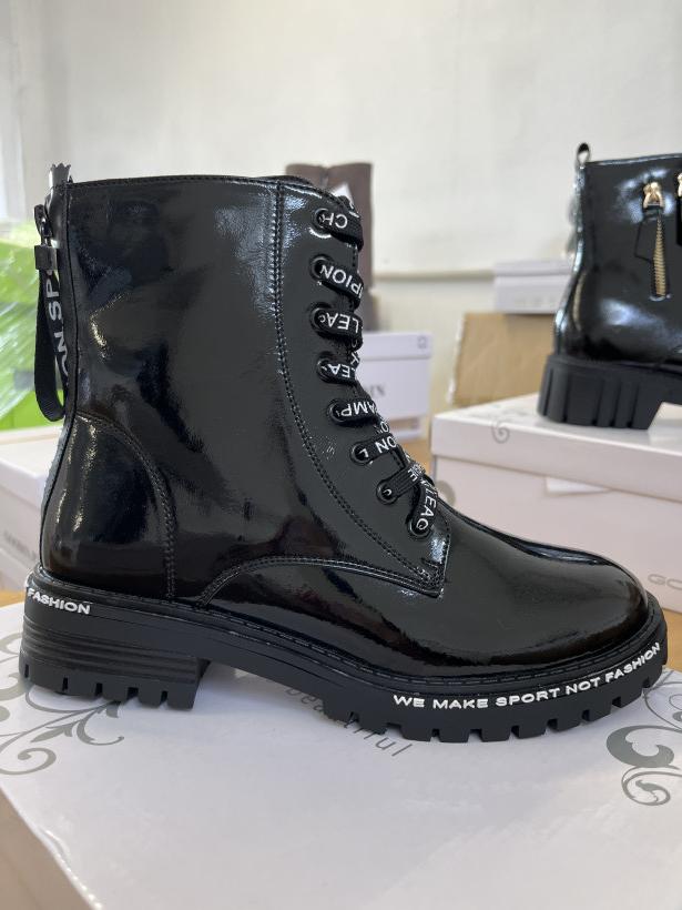 Goodin 21 traper lakierowany napisy HF244 black 
