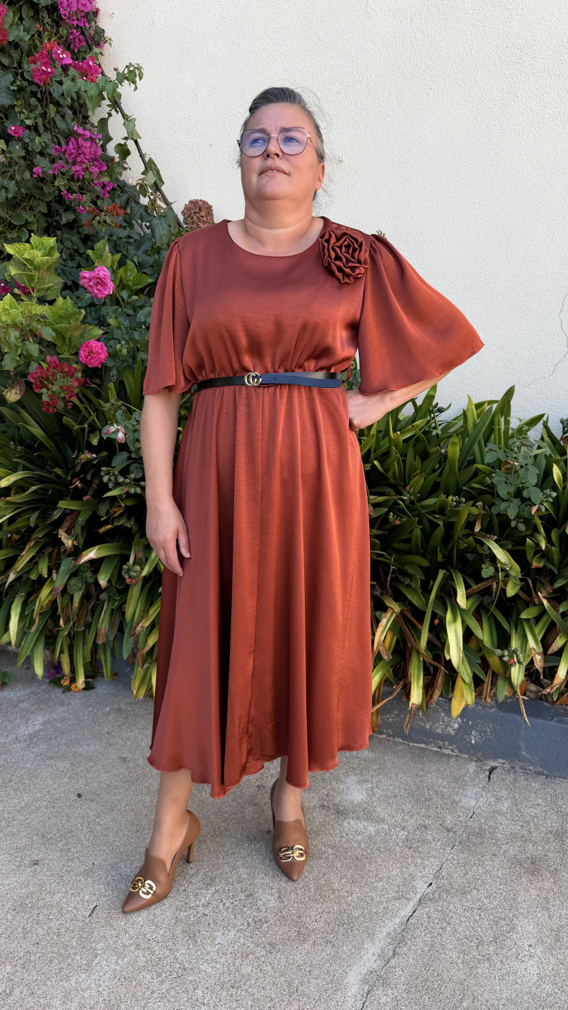 VESTIDO ACETINADO C/ FLOR