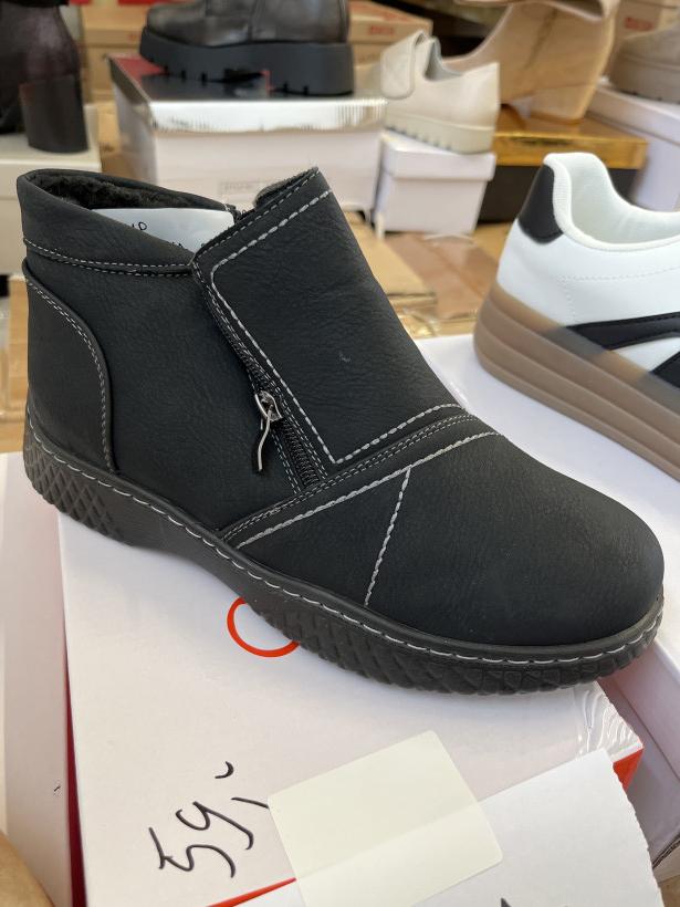 Wawa 32 botek czarny z zamkiem Gogo CC1012-1 black