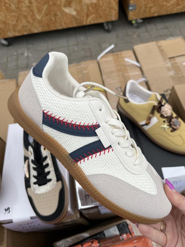 Tani 4 adidas samba biała z granatowym paskiem BS2213 beige/blue