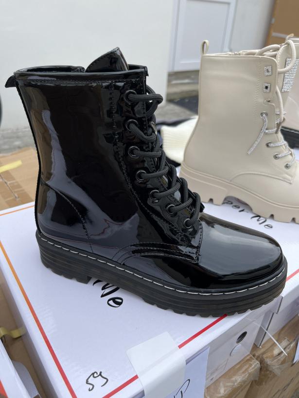 Tani 21 traper czarny martens lakier Super Me XJ-697 Black