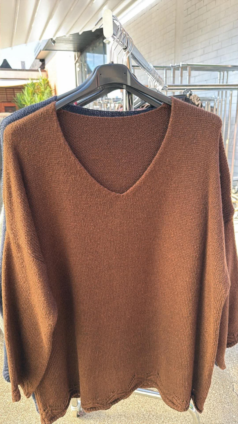 Italia nr 19 - Sweter jednokolorowy - wzór  u spodu - 25088
