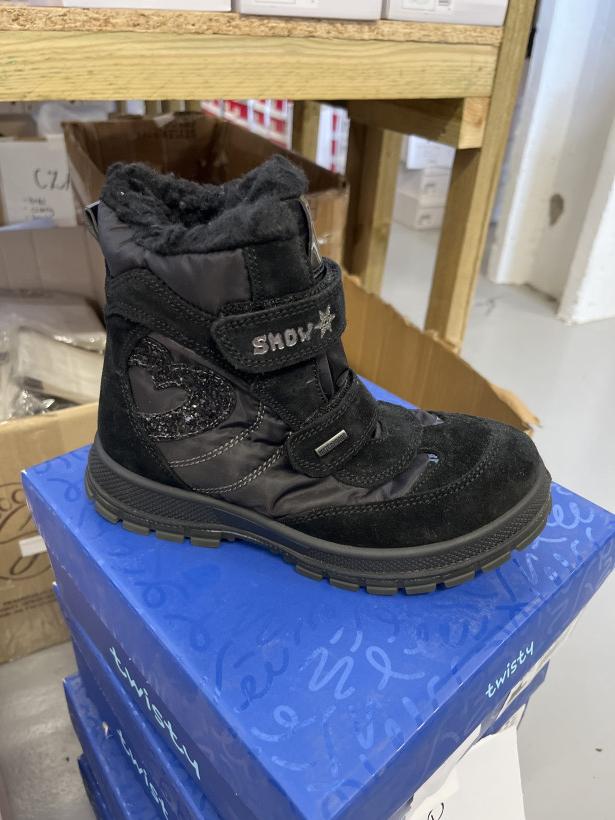 KIDS 11 traper czarny z futerkiem zimowy na rzep serce z brokatem Twisty 832928 7000/041