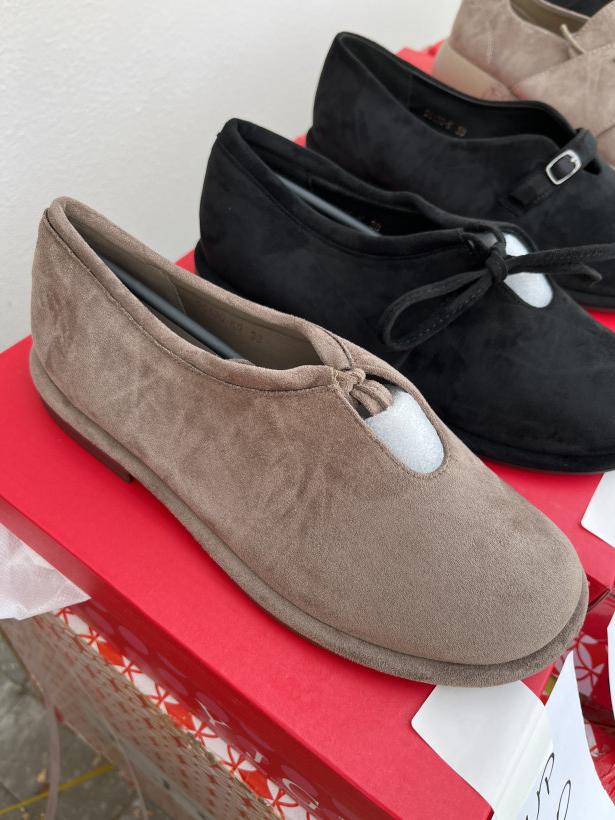 Molo 11 mokasyn półbut wiazany beżowy YJG 3613C-KQ khaki